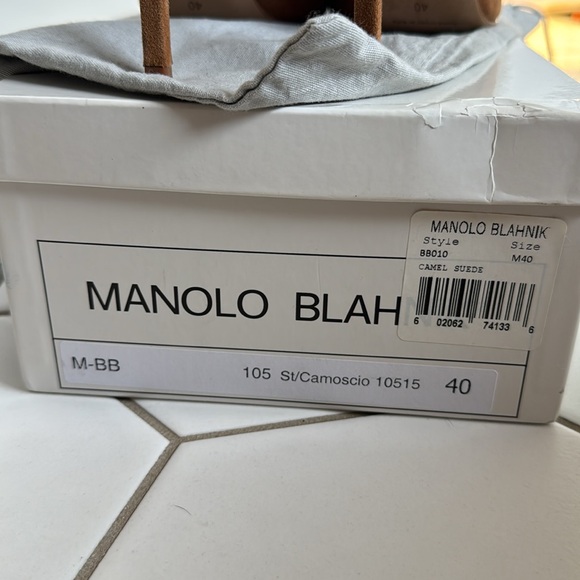 Manolo Blahnik's suede 'BB' pumps - Picture 8 of 9